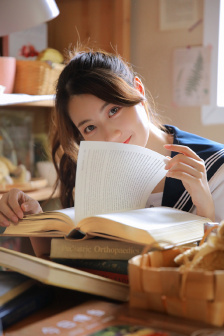 校花陈若雪被校长抱到办公室hd